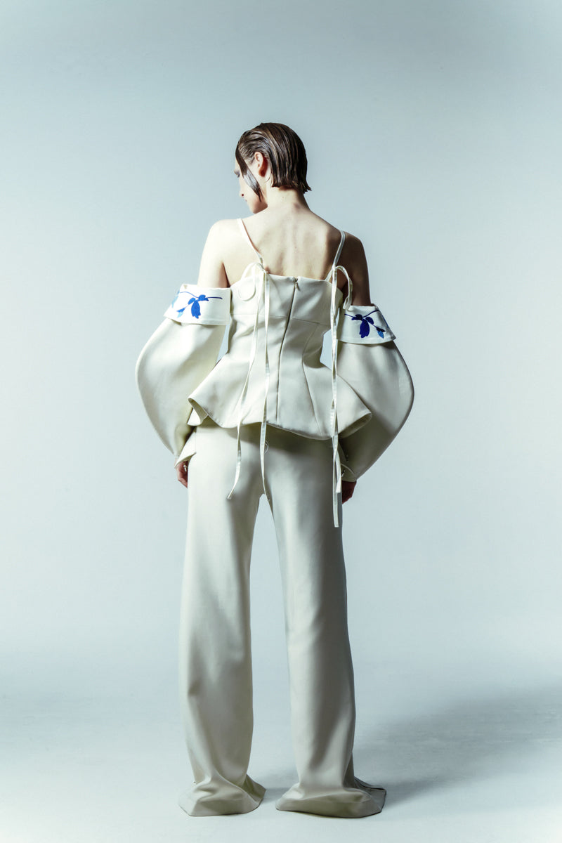 TAILORED TOP WITH EMBROIDERED BALLOON SLEEVE - CULT MIA