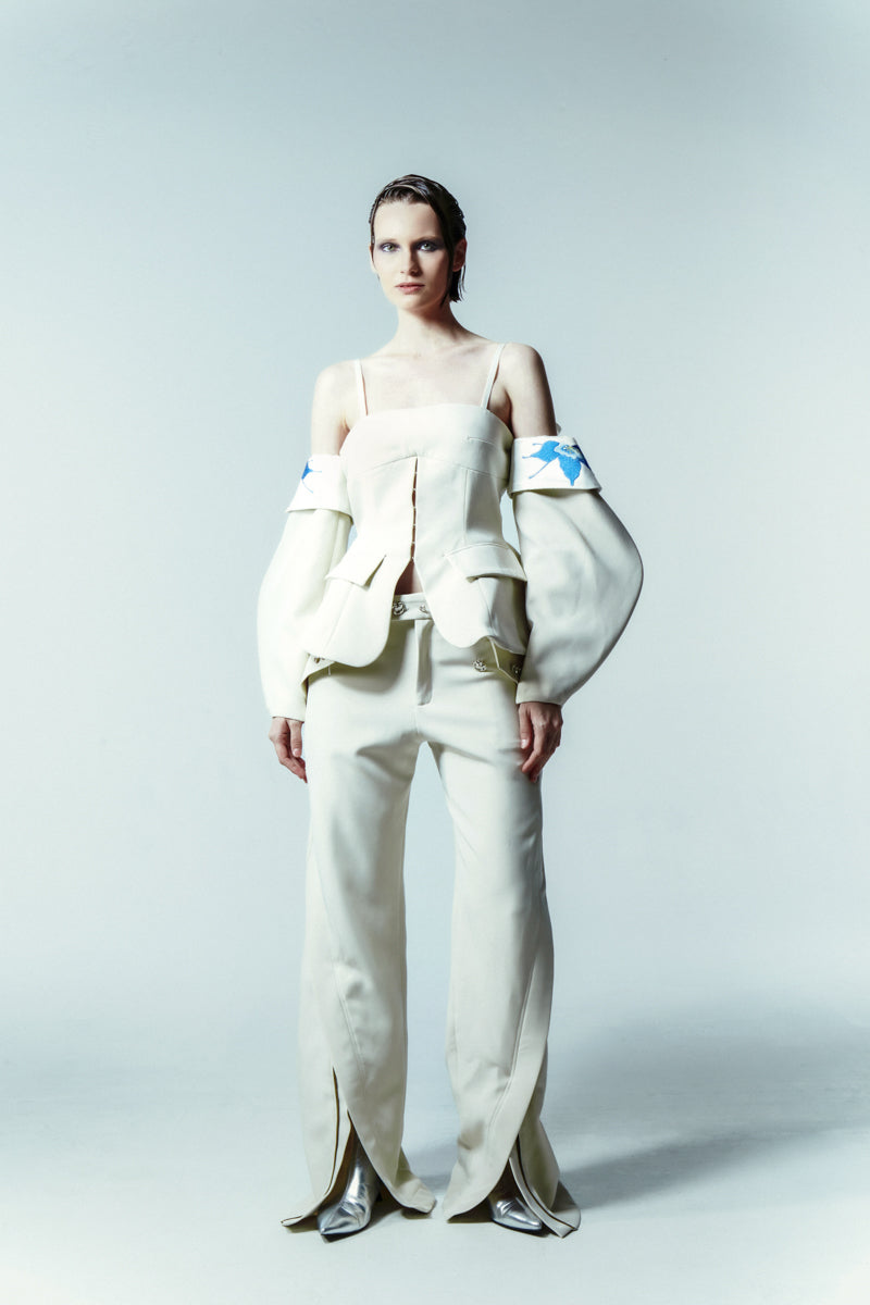 TAILORED TOP WITH EMBROIDERED BALLOON SLEEVE - CULT MIA