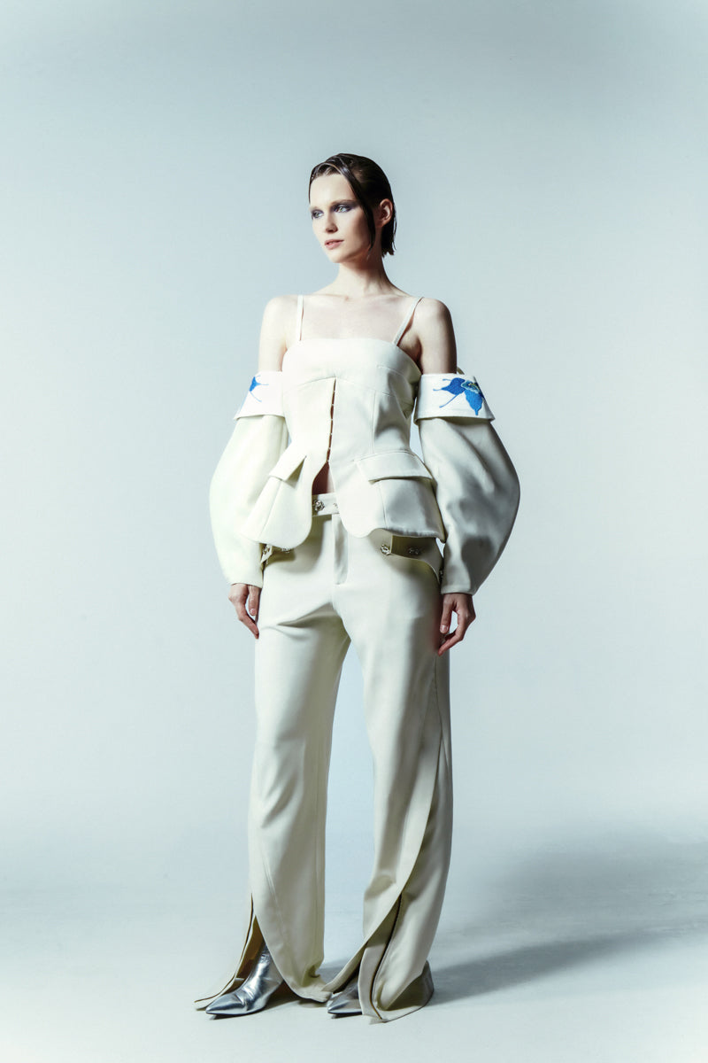 TAILORED TOP WITH EMBROIDERED BALLOON SLEEVE - CULT MIA