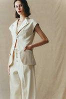 Sean Sheila eggshell vest with a single hook, stylish tops featuring a clean design and tailored fit, perfect for layered outfits.