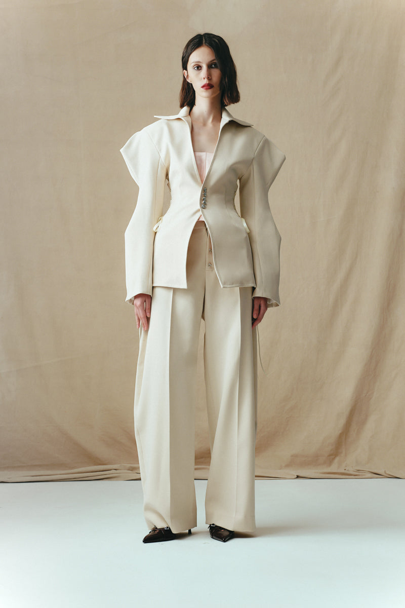 Sean Sheila collared jacket with structured sleeves, stylish outerwear for a modern, polished look.
