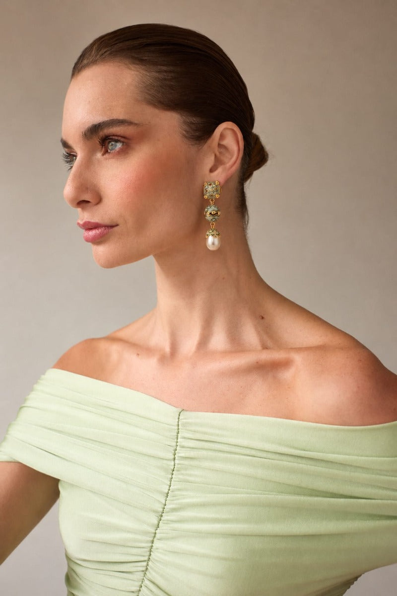 Álvaro Ávila LIA Drop Earrings with green Sopo, featuring elegant, dangling design and intricate detailing.