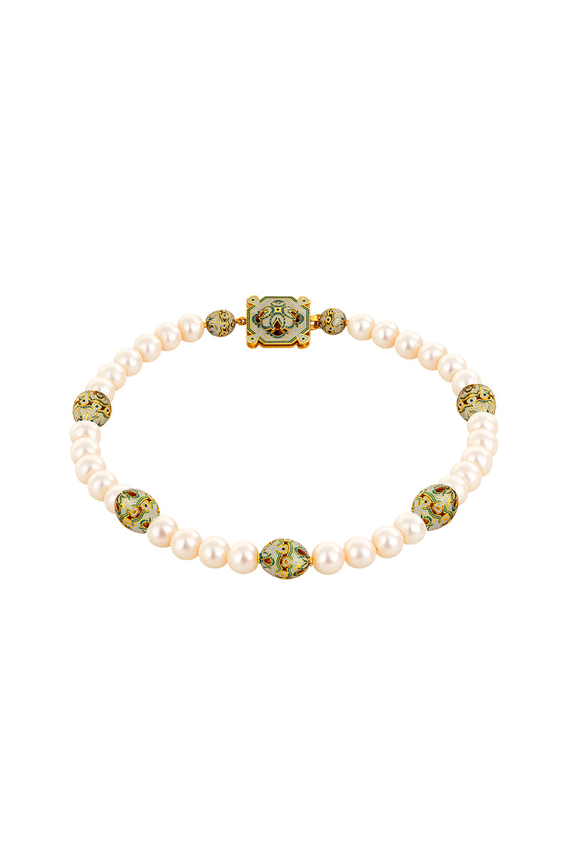 Álvaro Ávila Sortilegio necklace with green Sopo beads, featuring intricate design, displayed on a neutral background.