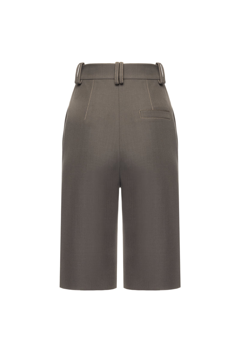 Matters Freja shorts in sage color, lightweight casual shorts with a relaxed fit and elastic waistband, shown on a model.