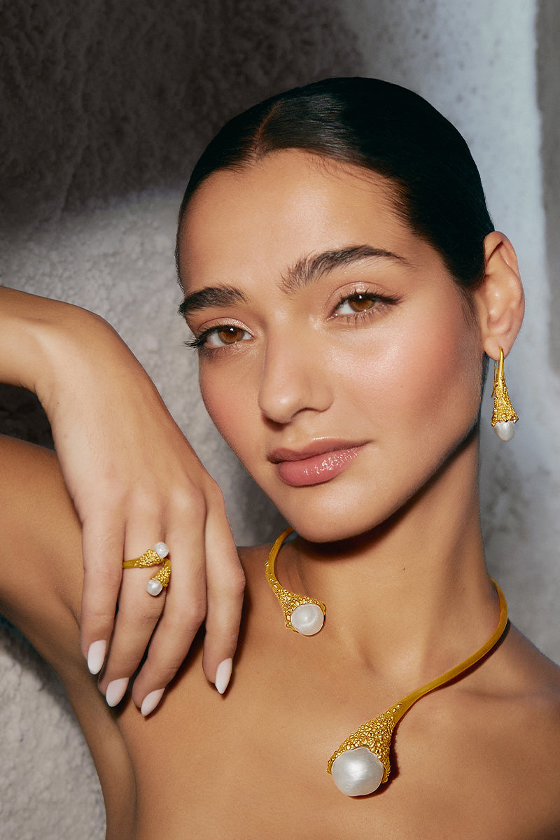 WHITE PLUNGE EARRINGS - CULT MIA