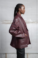 Wine red leather blazer from Maz Manuela Álvarez's Furrows collection, featuring tailored fit and classic lapel design.