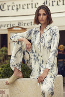 Aguaclara Grasse Bleue blouse, stylish shirt with a flowing fabric, featuring a vibrant blue color and elegant design.
