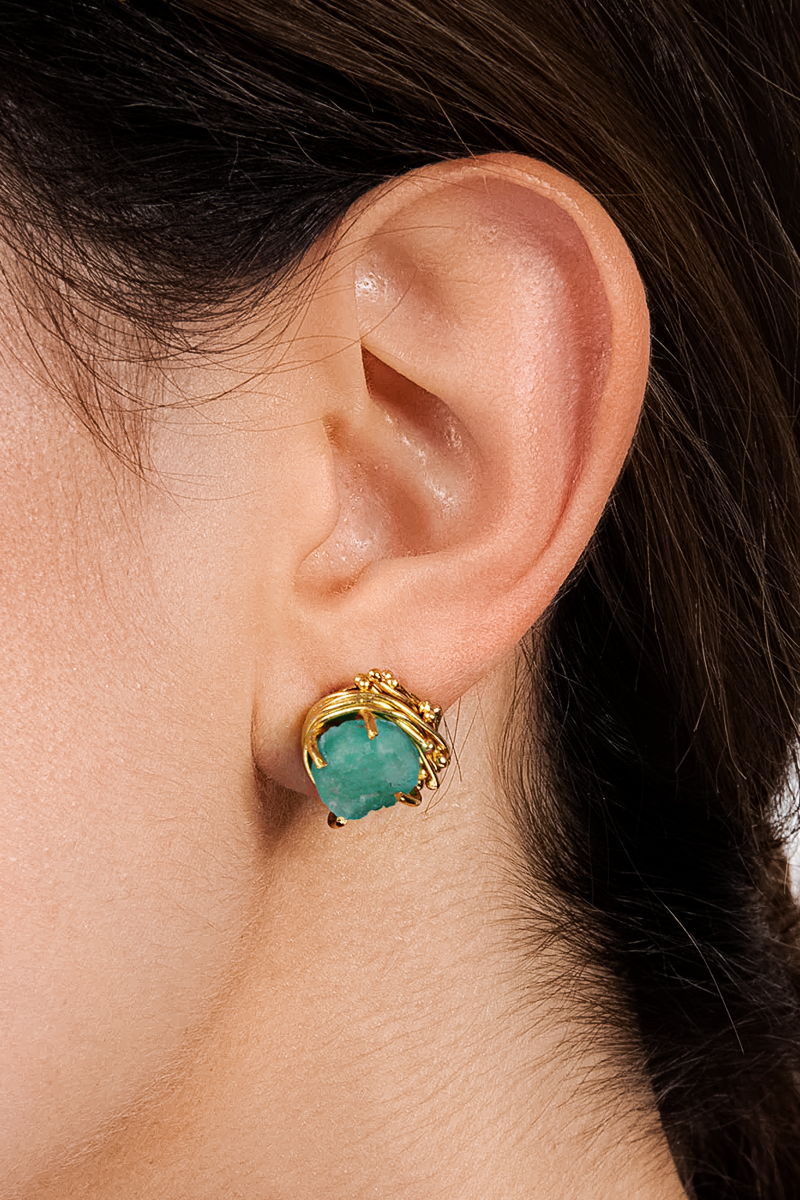 Gold GEO-MINI earrings by Fenomena featuring geometric design and small, stylish gold earrings.