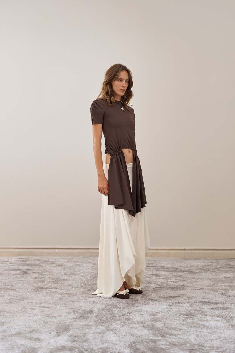 YASSMIN SALEH gesture top in brown, showcasing a stylish side view of the modern, comfortable women's tops.