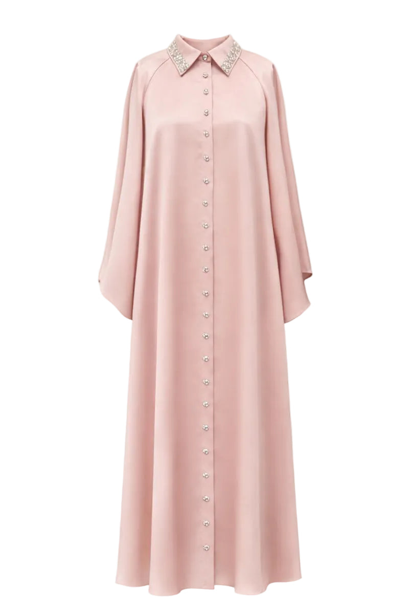 فستان قميص قفطان من تصميم كولت ميا بالتعاون مع سيمسم، بياقة مزينة باللون الوردي