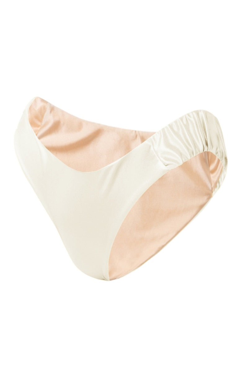 GINA GLOSSY BIKINI BOTTOM IN WHITE PEARL - CULT MIA
