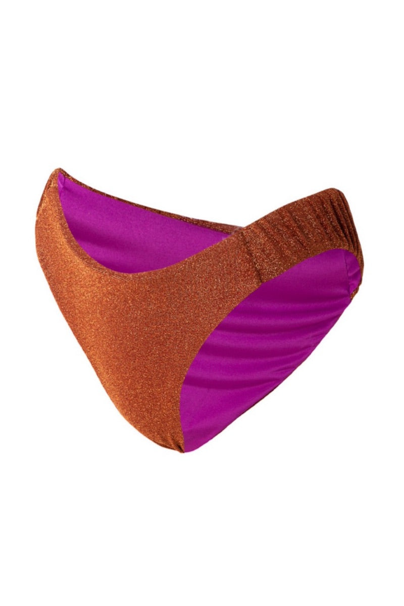 Suncillo Gina sparkly terracotta bikini bottom with glittery finish, cut in classic style, on a plain background.