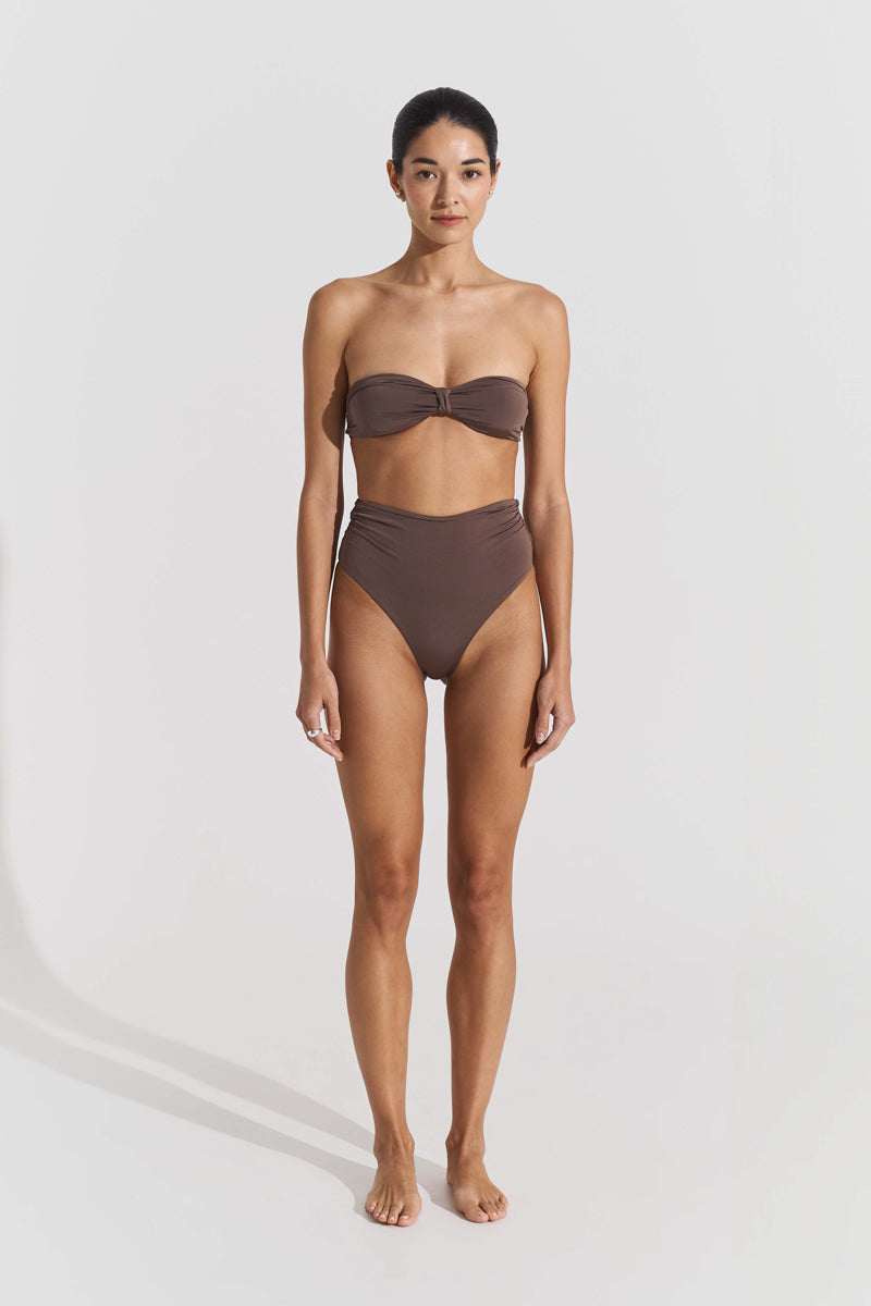Seaquelle Heliotop and Haven bikini bottoms in nougat with a matching top, featuring sleek design and comfortable fit.