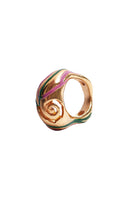 Green heirloom Espiral ring by Sara & Flora, featuring a detailed spiral design in vibrant green metal.