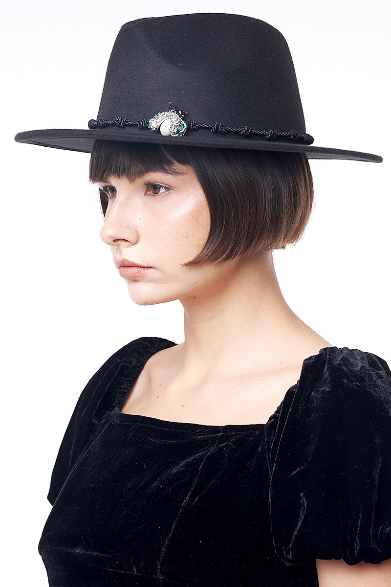SILVER LADYBUG HAT IN BLACK - CULT MIA