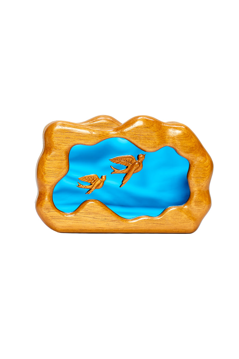Sy&Vie Habitat Flying Birds clutch featuring a colorful bird pattern on a sleek clutch bag.