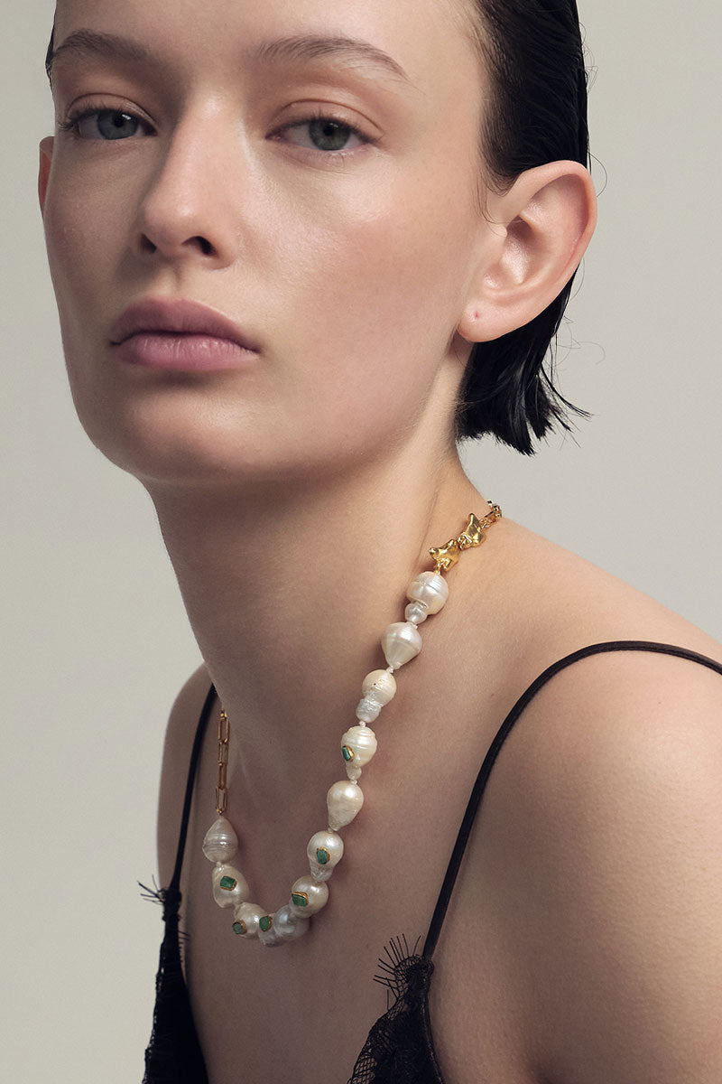 HALF DELTA NECKLACE IN GOLD - CULT MIA