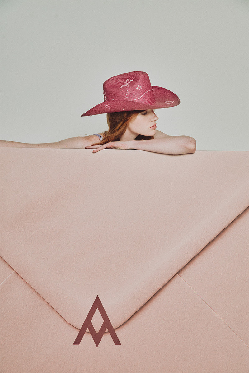 Ser HEATWAVE hat in vibrant orange with a curved brim and breathable fabric, designed for sun protection and casual style.