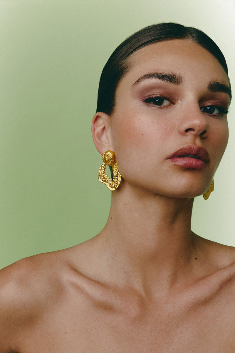 GOLD HERA EARRINGS - CULT MIA