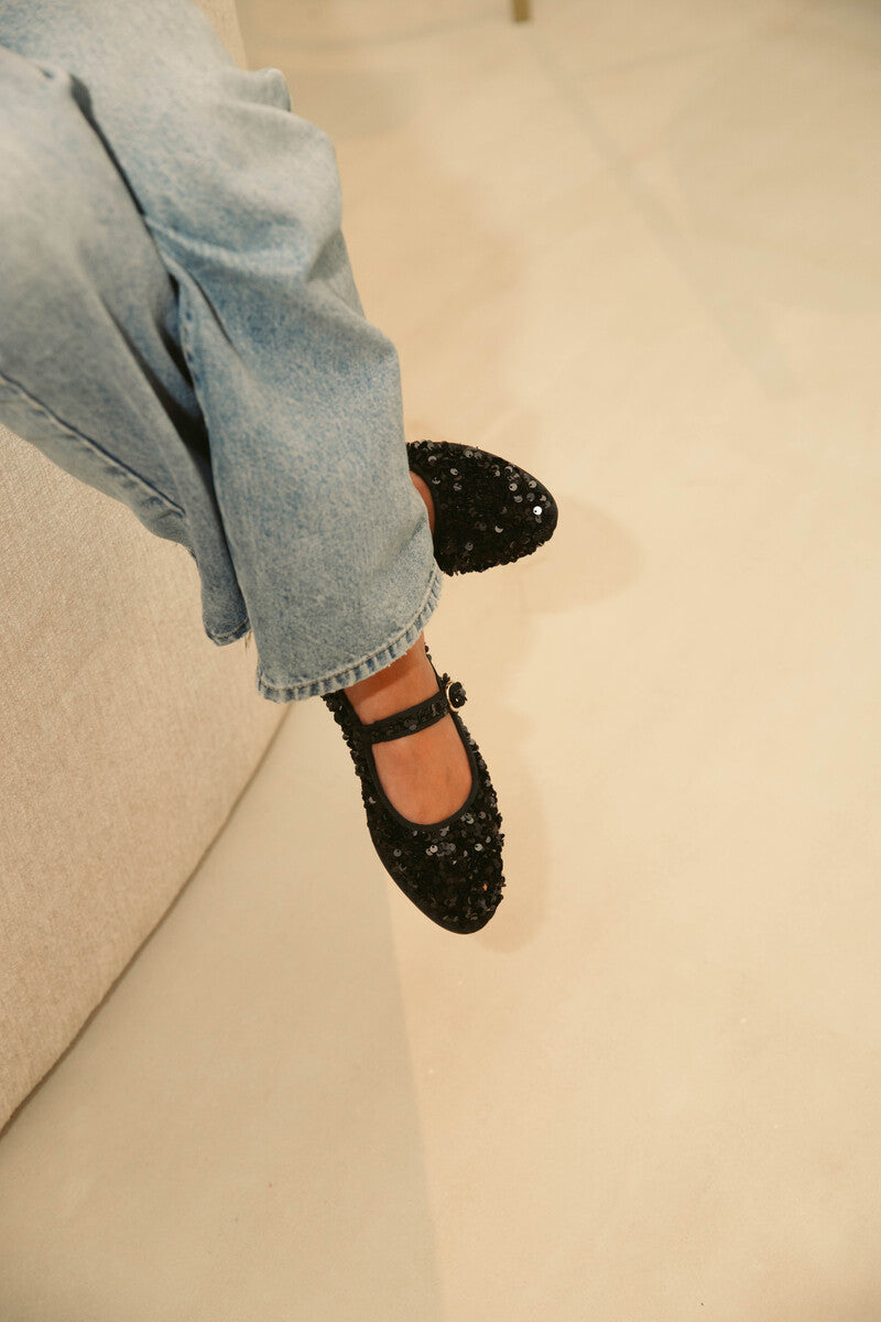 THE LITTLE PRINCE BLACK WITH BLACK PIPING