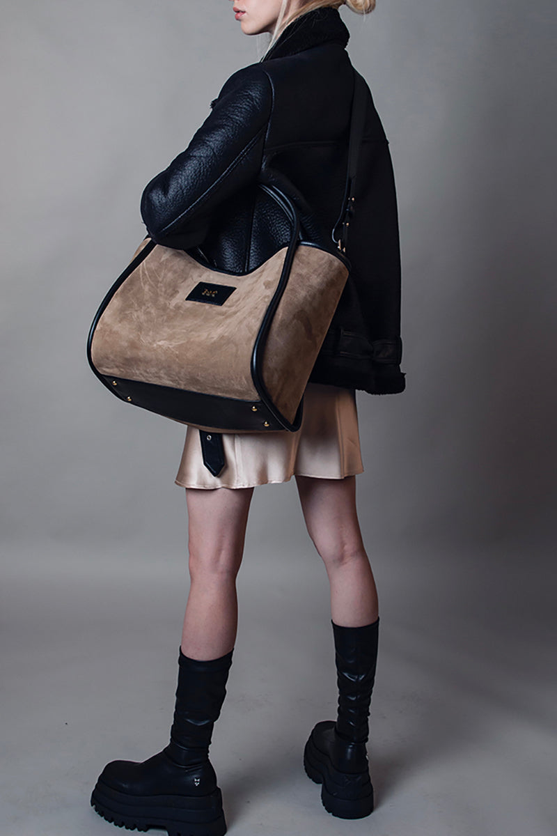 LARGE ANOUK SHOULDER BAG IN TAUPE - CULT MIA