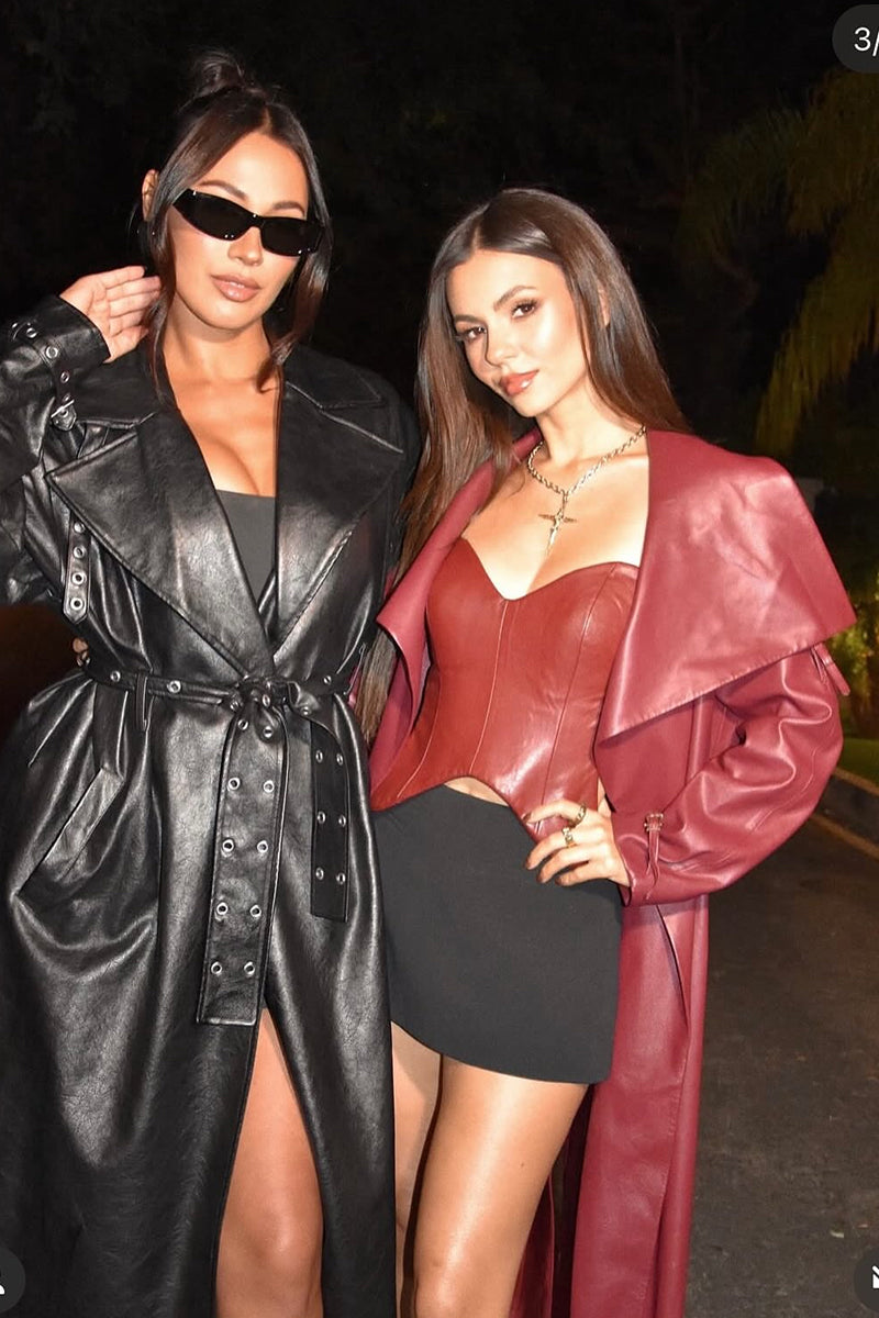 Vegan leather maxi trench coat with buckles in burgundy by Kris Marán, featuring a tailored fit and stylish design.