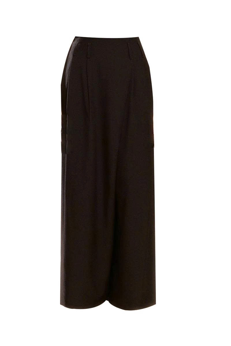 Arti Apparel LYN Pants in black, stylish women's pants with a relaxed fit and modern design, shown on a model.