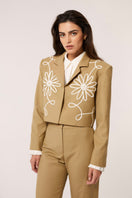 Señorita beige Lara blazer jacket, stylish tailored blazer with lapels and long sleeves, front button closure, on a white background.