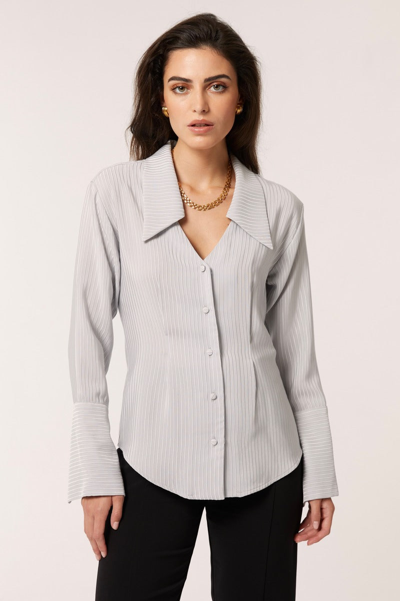 Señorita Alba gray blouse featuring a relaxed fit and stylish design, displayed on a hanger against a neutral background.
