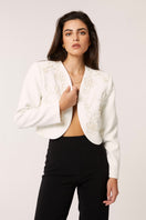 Señorita white blazer jacket named Maria, tailored fit with lapel collar and long sleeves, front button closure.