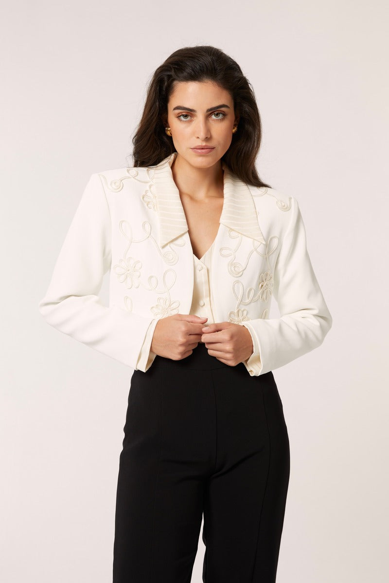 Señorita Maria blazer in white, tailored women's jacket with structured fit and classic lapel, stylish for professional or casual wear.