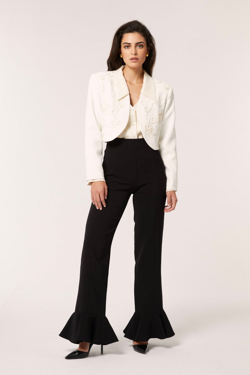 Señorita white Maria blazer, tailored jacket with lapels and button closure, stylish and versatile for formal or casual wear.