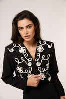 Señorita Maria blazer in black and white, tailored blazer with a stylish pattern, displayed on a plain background.