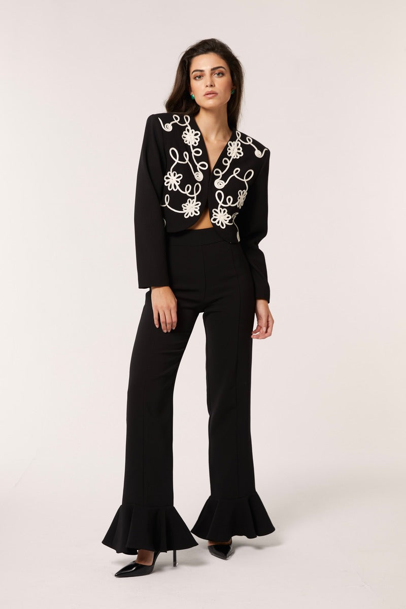 Señorita Maria blazer in black and white featuring tailored fit and stylish lapels, perfect for formal or casual wear.