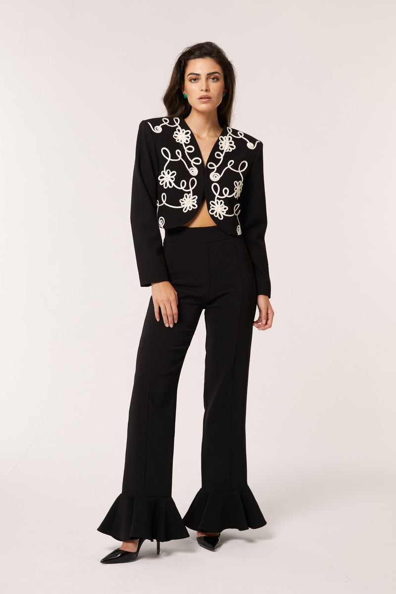 Señorita Maria blazer in black and white, tailored blazer with sleek design, front button closure, and stylish lapels.