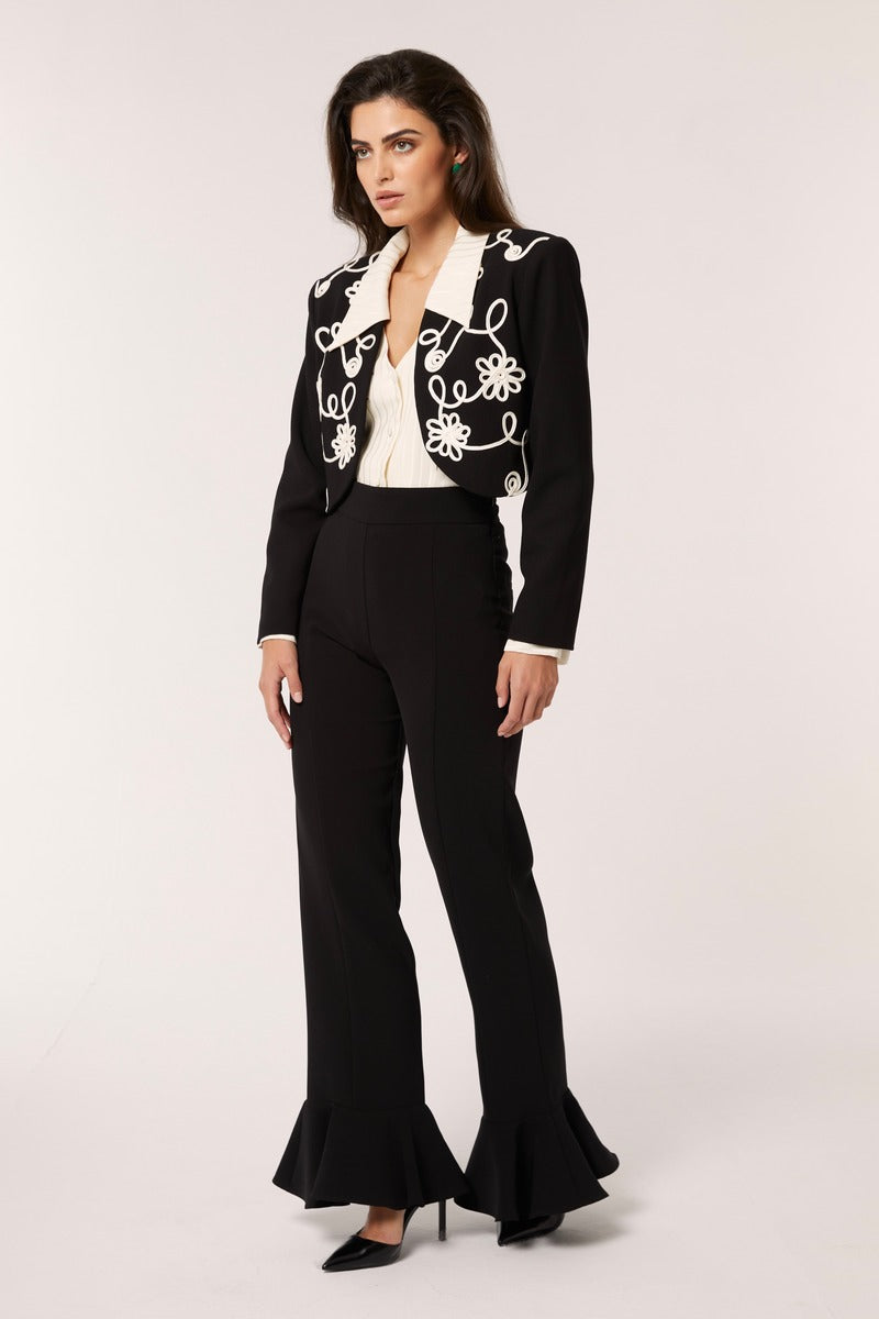 Señorita Maria blazer in black and white, stylish tailored blazer with sharp lapels and sleek design, perfect for professional or casual wear.