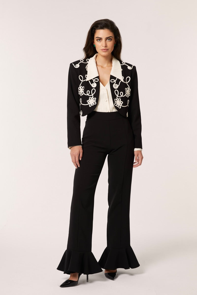Señorita Maria blazer in black and white, stylish tailored blazer with a fitted design and classic lapel, suitable for professional or casual wear.