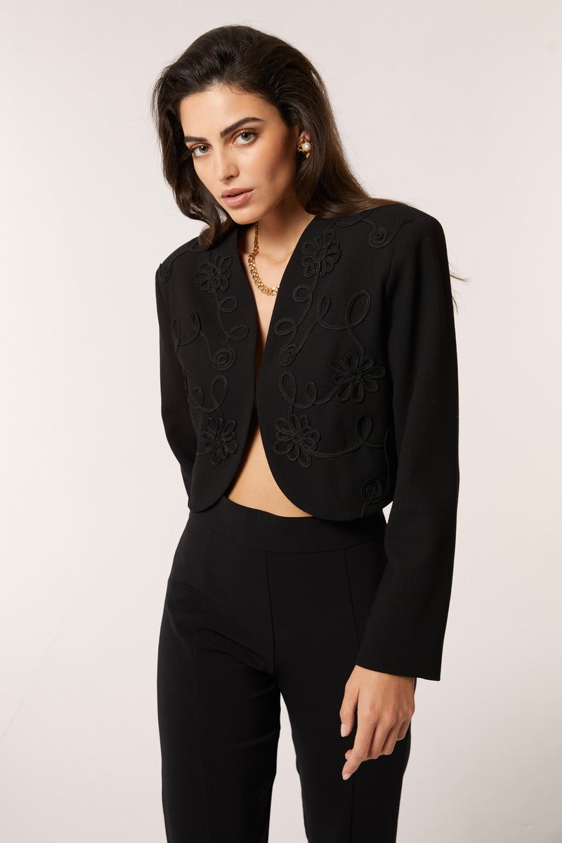 Señorita Maria blazer in black, tailored women's jacket with lapels and button closure, stylish and versatile for professional or casual wear.