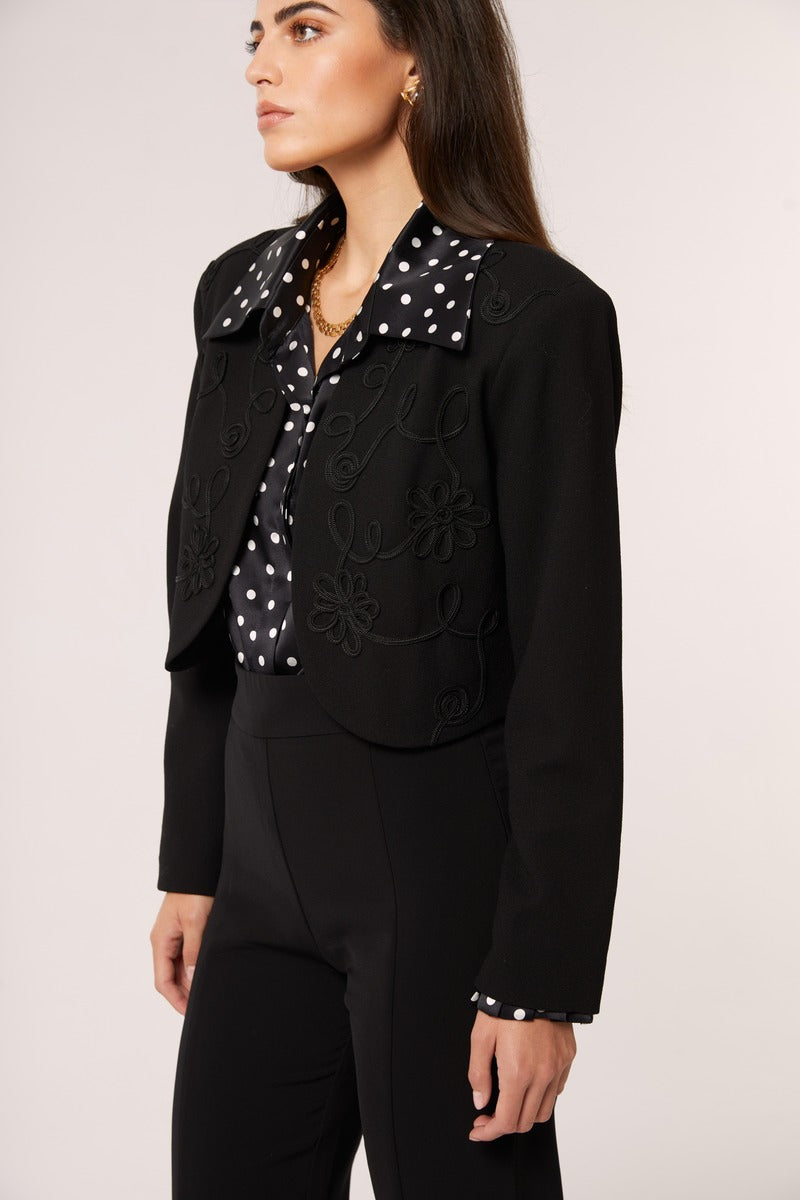 Black Señorita Maria blazer with tailored fit, featuring classic lapels and sleek design, suitable for professional or casual wear.