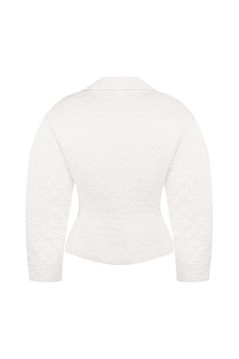 Nué Margot blazer in white, stylish women's jacket with tailored fit, featuring lapels and button closure, on a plain background.