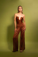 Laura Escobar Tatacoa pants in terracotta, casual wide-leg trousers with belt loops and a relaxed fit, shown on a model.