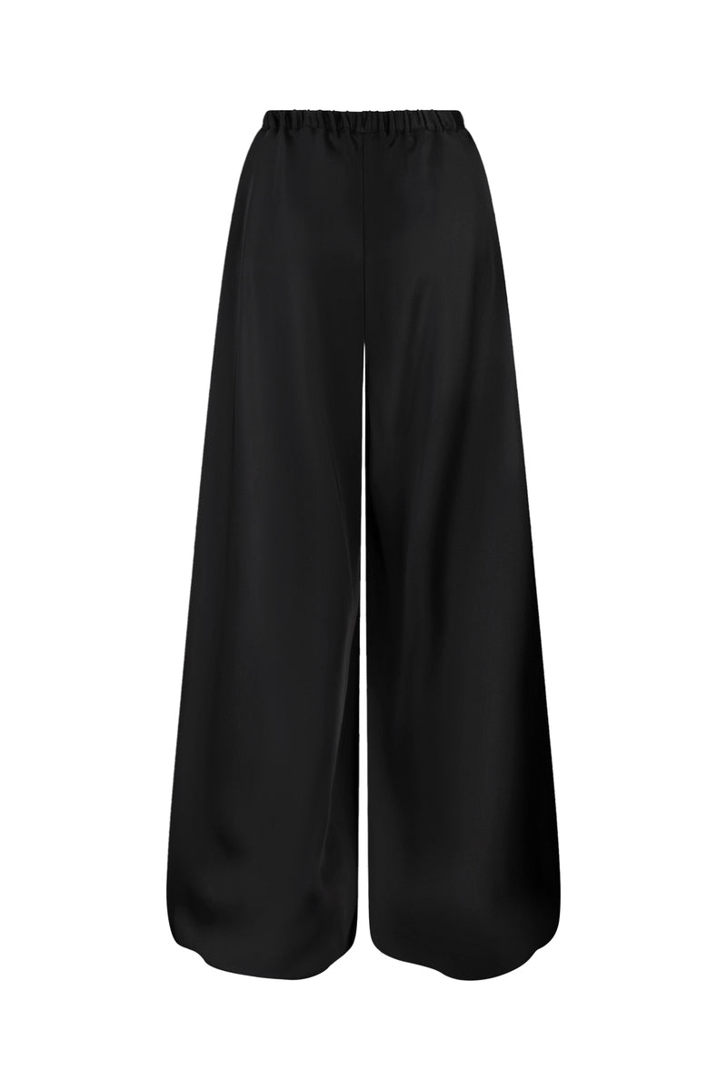 Nué Solange black pants featuring a tailored fit and stylish design, shown on a model.