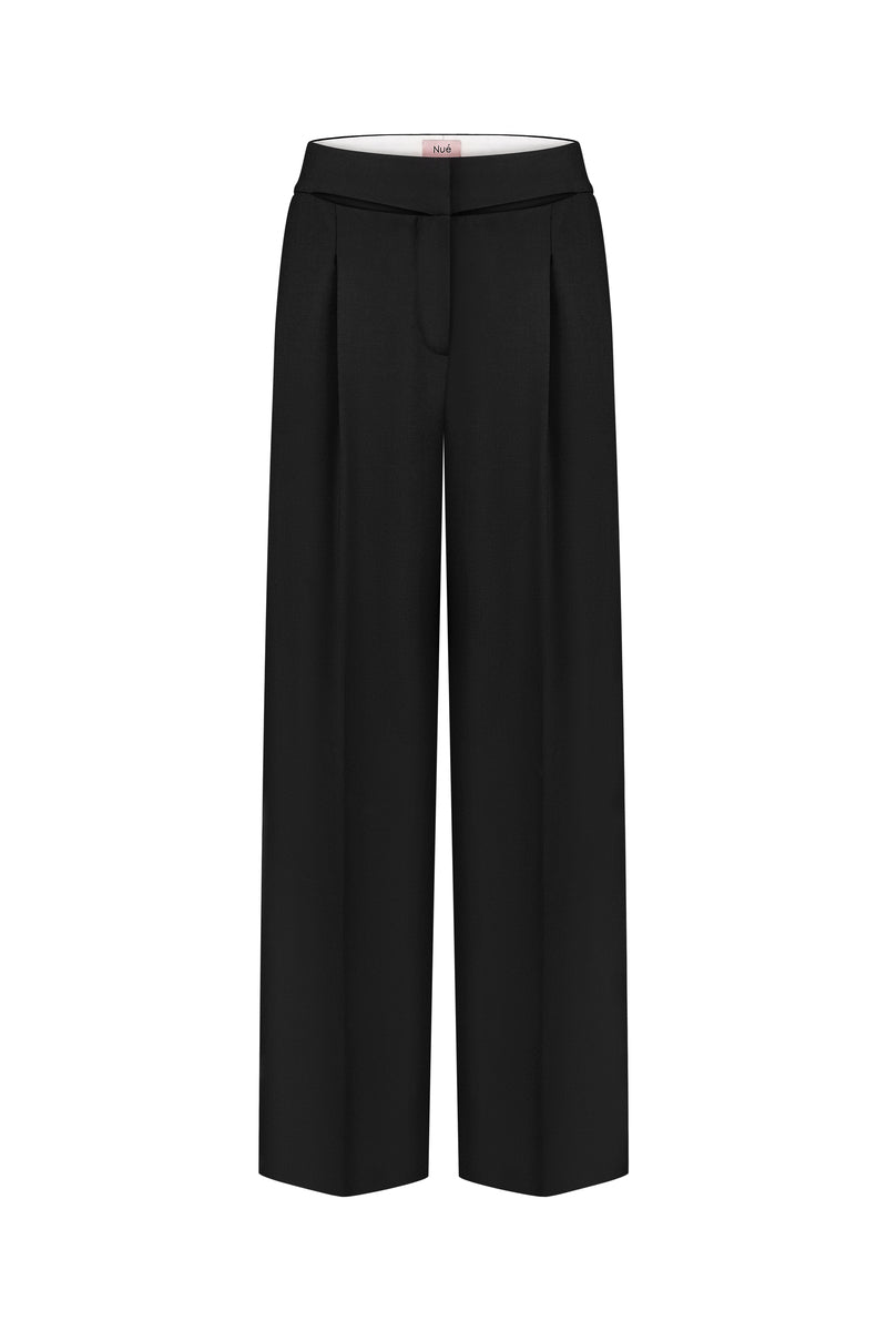 Nué MARTINE black pants, stylish and comfortable, shown in a close-up image highlighting the fabric and fit.
