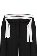 Nué Martine black pants featuring a tailored fit and sleek design, displayed on a neutral background.