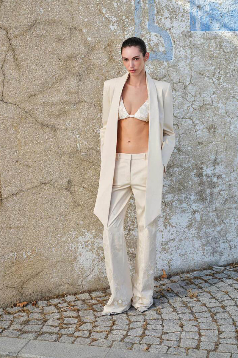 Ila ANNY blazer in seashell ecru, stylish tailored blazer with a classic fit and elegant lapel, displayed on a hanger.