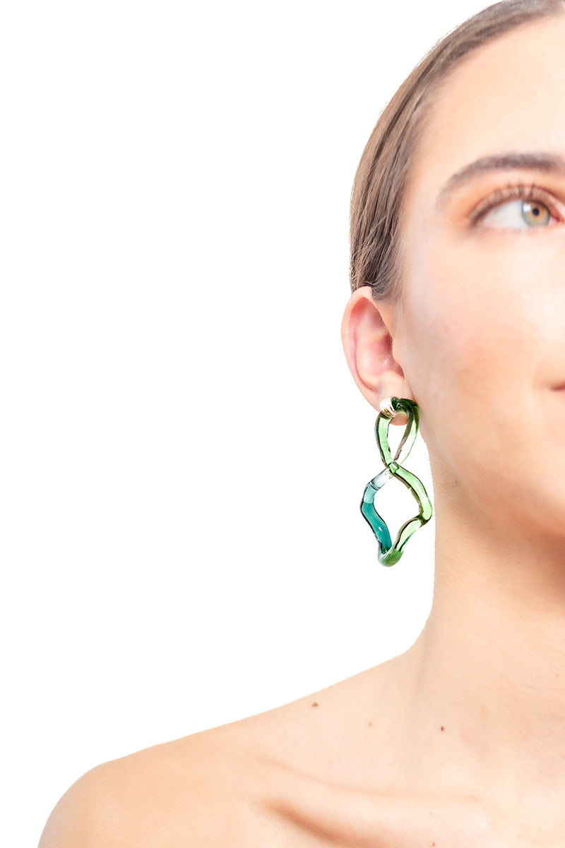 Salvára interconnection L earrings in vibrant green, featuring geometric design and lightweight metal construction.