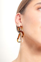 Salvára INTERCONEXION L amber earrings featuring intricate interwoven design and warm amber gemstone accents.