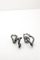 Salvárea interconnection L earrings in smoky gray with sleek, modern design, perfect for stylish accessories.