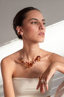 Salvárea interconnection necklace featuring amber beads, showcasing a warm, natural-toned jewelry piece with intricate design details.