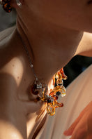 Salvárea interconnection necklace in amber featuring a natural amber pendant on a delicate chain.